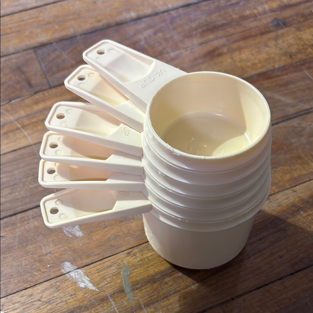 Vintage tupperware cream colored measuring cups